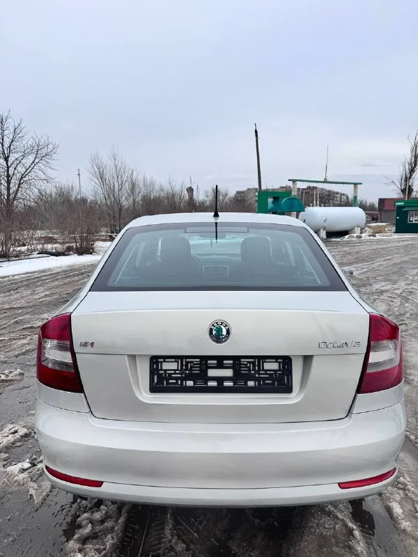 💎 skoda octavia 2012 — 1.6 at, идеальное состояние 🔹 двигатель и трансмиссия • надёжный бензиновый двигатель 1.6 • настоящий автомат, работает мягко • регулярное обслуживание 🔹 состояние автомобиль в безупречном состоянии — технически и внешне. без дтп, салон ухоженный. без вложений, сел и поехал. 🔹 история • всё время в одной семье • кристально чистая история • не использовался в такси и коммерции • хозяйский автомобиль 🔹 обслуживание • обслуживание у официального дилера • подтверждённая сервисная история • сервисная книжка в наличии 🔹 комплектация и опции • кондиционер • дорогая охранная система • автозапуск • качественная камера с очень богатой мультимедией • хорошая аудиосистема •и много другово • всё работает • 3 оригинальных ключа 🔹 дополнительно • новая зимняя резина 📄 документы • полный порядок, без ограничений 🎁 цена: 945 000 руб. 💰 📞 +7 949 563-98-77 📞 +7 949 449-59-51 реальному покупателю — адекватный торг у капота. (обмен с вашей доплатой) - фотография - 3
