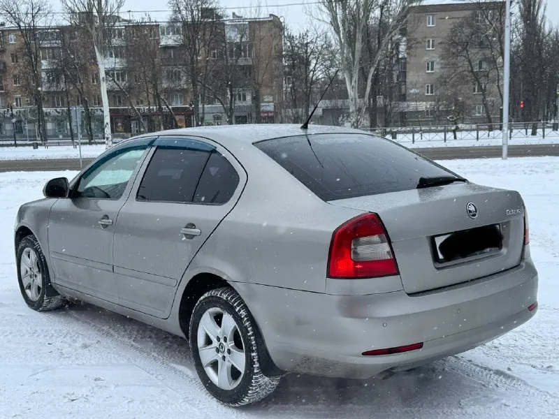 Продам skoda octavia 2009 1.6 169.000тысяч пробега машина вся обслужена без проблем сел и поехал мотор масло не берет машина на твёрдую петерку все остальные вопросы по телефону пишете звоните в любое время!! +79494676594 цена 770.000₽торг - фотография - 3