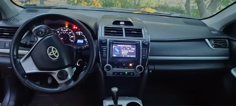 Продам toyota camry,2012 г. объем 2.5 л, коробка автомат, резина зима- лето,2 комплекта, кондиционер, все работает исправно, сел и поехал. вопросы по цена 1.4 млн. +79493386251; +79493386261 📞 звоните: +7(949)3386251 - фотография - 2