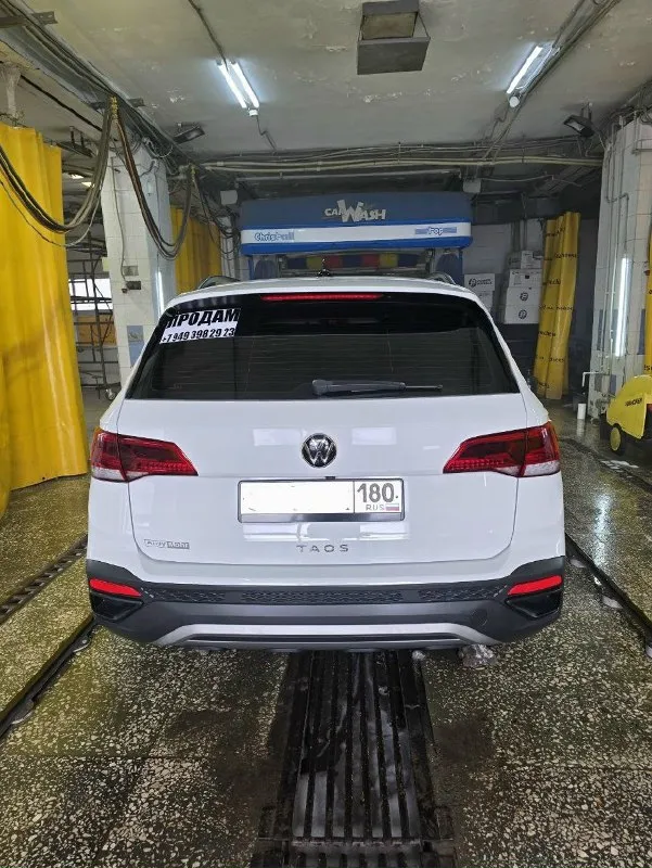 Volkswagen taos 2021 год. мотор 1.5,пробег 41 тыс. км. коробка 8-ми ступенчатый автомат asin.1 хозяин, кузов в родном окрасе, состояние нового авто. безопасность целая, все стекла родные.2 ключа. кнопка старт- стоп, кожаный руль с подогревом, адаптивный круиз, дистроник, движение в полосе, функция старт-стоп, жк монитор, слепые зоны. осмотр донецк. цена 2 600 000 рублей. +79493982923. 📞 звоните: +7(949)3982923 - фотография - 2