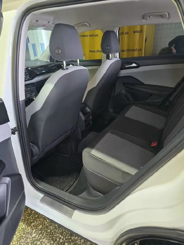 Volkswagen taos 2021 год. мотор 1.5,пробег 41 тыс. км. коробка 8-ми ступенчатый автомат asin.1 хозяин, кузов в родном окрасе, состояние нового авто. безопасность целая, все стекла родные.2 ключа. кнопка старт- стоп, кожаный руль с подогревом, адаптивный круиз, дистроник, движение в полосе, функция старт-стоп, жк монитор, слепые зоны. осмотр донецк. цена 2 600 000 рублей. +79493982923. 📞 звоните: +7(949)3982923 - фотография - 3