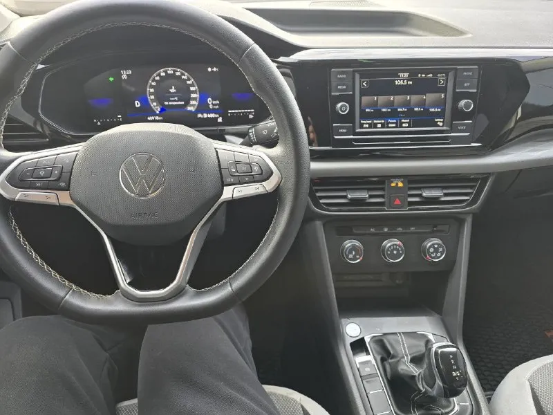 Volkswagen taos 2021 год. мотор 1.5,пробег 41 тыс. км. коробка 8-ми ступенчатый автомат asin.1 хозяин, кузов в родном окрасе, состояние нового авто. безопасность целая, все стекла родные.2 ключа. кнопка старт- стоп, кожаный руль с подогревом, адаптивный круиз, дистроник, движение в полосе, функция старт-стоп, жк монитор, слепые зоны. осмотр донецк. цена 2 600 000 рублей. +79493982923. 📞 звоните: +7(949)3982923 - фотография - 4