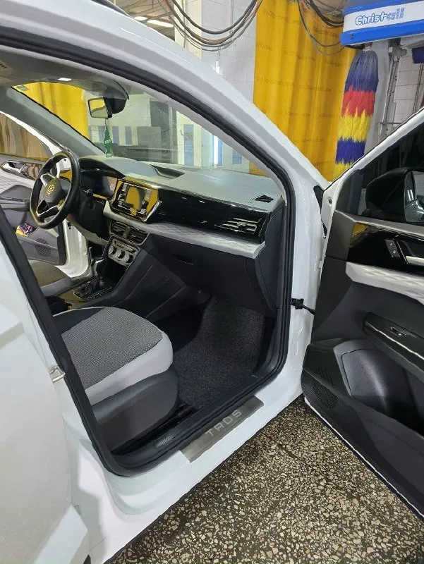 Volkswagen taos 2021 год. мотор 1.5,пробег 41 тыс. км. коробка 8-ми ступенчатый автомат asin.1 хозяин, кузов в родном окрасе, состояние нового авто. безопасность целая, все стекла родные.2 ключа. кнопка старт- стоп, кожаный руль с подогревом, адаптивный круиз, дистроник, движение в полосе, функция старт-стоп, жк монитор, слепые зоны. осмотр донецк. цена 2 600 000 рублей. +79493982923. 📞 звоните: +7(949)3982923 - фотография - 6