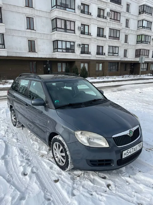 Продам skoda fabia. 2008 год объем двигателя - 1,2л. пробег 147 тысяс (родной) авто полностью в заводском окрасе, не единого подкраса! авто местное, не пригон! 1 хозяин с салона! двигатель в идеальном состоянии, коробка идеально переключает, дно, стаканы отлично, все в заводе! кузов без гнили и ржавчины. салон не просижен, не затертый, не прокуренный! электрика вся исправна. хорошая зимняя резина. очень экономный расход. кто ищет достойное состояние, приезжайте смотрите! осмотр г. мариуполь цена - 570 тысяч рублей. тел. +79494970042 - фотография - 3