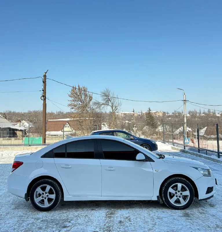 Chevrolet cruze 1.8 автомат 2012г chevrolet круз 2 хозяина✅ птс оригинал, ✅ без дтп !✅ не такси !✅ весь в родной краске ✅100% ✅автотека, и толщиномер, это подтверждает 👍 можете проверять без проблем, кому надо скину видео с толщиномером ✅пробег 214т км. двигатель обслужен грм, помпу, прокладки, теплообменник, меняли 10 т км назад, двигатель в отличном состоянии! не дымит ! не троит ! масло не расходует ! коробка в отличном состоянии! без пинков ! без рывков ! и прочего, ходовая в идеальном состоянии! нечего не стучит, не гремит, не шумит ! отрабатывает правильно мягко как должна, любые проверки в любом авто сервисе за ваш счет приветствуется без проблем ✅✅ кузов в отличном состоянии. без рыжиков !! без жучков ! без гнили !!! без вздутий краски ! и прочего ! кузов в полном порядке✅ 2 комплекта резины сейчас на зимней шипованный резине куплена в этом году ! и летняя тоже свежая комплект с машиной, 2 ключа сигнализации с автозапуском стар-лайн, комплектация отличная, датчи 📞 звоните: +7(949)6643082 - фотография - 7