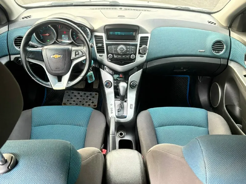 Chevrolet cruze 1.8 автомат 2012г chevrolet круз 2 хозяина✅ птс оригинал, ✅ без дтп !✅ не такси !✅ весь в родной краске ✅100% ✅автотека, и толщиномер, это подтверждает 👍 можете проверять без проблем, кому надо скину видео с толщиномером ✅пробег 214т км. двигатель обслужен грм, помпу, прокладки, теплообменник, меняли 10 т км назад, двигатель в отличном состоянии! не дымит ! не троит ! масло не расходует ! коробка в отличном состоянии! без пинков ! без рывков ! и прочего, ходовая в идеальном состоянии! нечего не стучит, не гремит, не шумит ! отрабатывает правильно мягко как должна, любые проверки в любом авто сервисе за ваш счет приветствуется без проблем ✅✅ кузов в отличном состоянии. без рыжиков !! без жучков ! без гнили !!! без вздутий краски ! и прочего ! кузов в полном порядке✅ 2 комплекта резины сейчас на зимней шипованный резине куплена в этом году ! и летняя тоже свежая комплект с машиной, 2 ключа сигнализации с автозапуском стар-лайн, комплектация отличная, датчи 📞 звоните: +7(949)6643082 - фотография - 8
