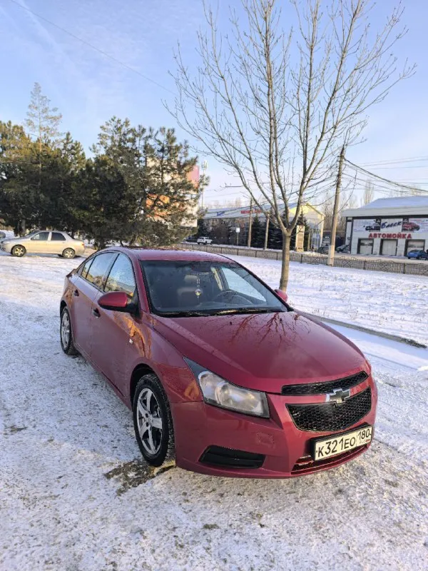 Chevrolet cruze 1.6 2010 🚘 530.000₽💰 - двигатель f16d3. мкпп - пробег 207862 - есть моменты по лкп (видно по фото) - на ходу каждый день. - 10 тыс. назад была замена грм с помпой. - новые передние, задние стойки, сайлентблоки рычагов, троса ручника. - android магнитола, камера заднего вида, wi-fi, bluetooth, aux, 2 слота под сим-карты, навигация. - доки в порядке собственник. +79495032393 или tg осмотр макеевка. торг у капота. - фотография - 5