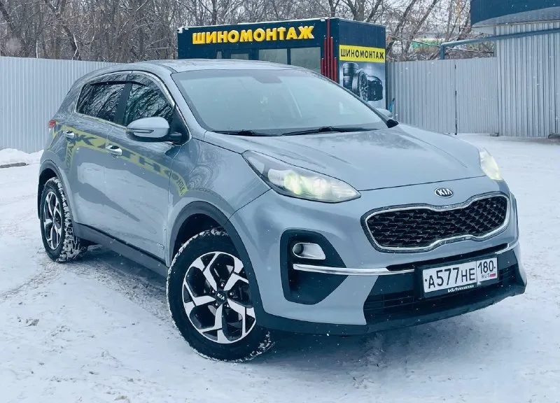 * к вашему вниманию крассовер лучший * * kia sportege 4 restaling full * прекрасный автомобиль официальный дилерский kia год выпуска 2021 эксплуатация с 2022 двигатель 2.0 простой бензин пробег родной 104:000 тыс. км коробка автоматическая в заводском окрасе полностью стекла все заводские включая лобовое хорошая комплектация есть все, ухоженный салон достойный, датчики света, и дождя, подогревы всех сидений, подогрев зеркал и стекл, полный электропакет, большая мультимедиа, камера заднего вида, блютус громкая связь, андроид с многими, функциями есть все, новые зимние шины, летние шины в подарок, два ключа выкедных, сервисные книжки, полное то по регламенту, фильтра масла и так далее, и многое другое есть, возможен обмен на цена другая, кто заинтересован покупкой авто звоните продажа от собственника 4 года во владений любые проверки приветствуются за ваш счёт ‼️цена 2275-000 тысяч рублей ‼️ звони 📲 tg: 🎁 📞 звоните: +7(949)3969855 - фотография - 1