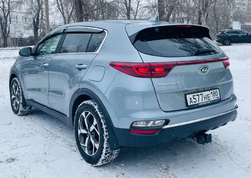 * к вашему вниманию крассовер лучший * * kia sportege 4 restaling full * прекрасный автомобиль официальный дилерский kia год выпуска 2021 эксплуатация с 2022 двигатель 2.0 простой бензин пробег родной 104:000 тыс. км коробка автоматическая в заводском окрасе полностью стекла все заводские включая лобовое хорошая комплектация есть все, ухоженный салон достойный, датчики света, и дождя, подогревы всех сидений, подогрев зеркал и стекл, полный электропакет, большая мультимедиа, камера заднего вида, блютус громкая связь, андроид с многими, функциями есть все, новые зимние шины, летние шины в подарок, два ключа выкедных, сервисные книжки, полное то по регламенту, фильтра масла и так далее, и многое другое есть, возможен обмен на цена другая, кто заинтересован покупкой авто звоните продажа от собственника 4 года во владений любые проверки приветствуются за ваш счёт ‼️цена 2275-000 тысяч рублей ‼️ звони 📲 tg: 🎁 📞 звоните: +7(949)3969855 - фотография - 6