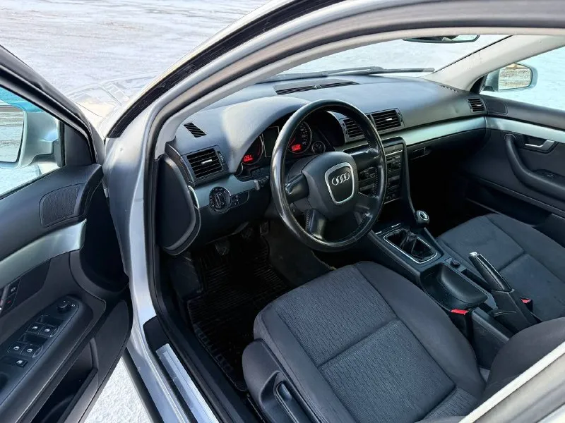 Audi a4 b7, 2004 г. пробег: 192 000 км двигатель: 1.6 л, бензиновый, атмосферный, без турбины коробка передач: механическая автомобиль в хорошем состоянии: - двигатель работает ровно, без посторонних шумов и ошибок - коробка передач переключается четко - ходовая часть без стуков - полностью обслужен, готов к эксплуатации без дополнительных вложений - пройден техосмотр, готов к постановке на учет в мрэо цена: 600 000 руб. город: донецк контакты: +7 949 371-08-26 (есть telegram) по запросу вышлем видеообзор автомобиля. 📲 tg: @oleg_bbb1 📞 звоните: +7(949)3710826 - фотография - 9