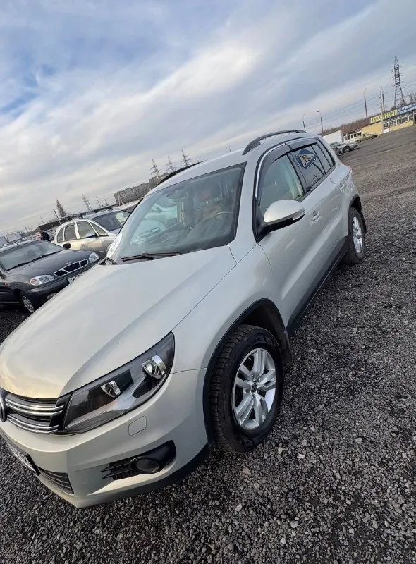 Шикарное авто🔥 цена 1420 000 рублей volkswagen тигуан / volkswagen tiguan 1 рест 2014 в родном окрасе❗️ 1.4т, новая турбина коробка автоматическая климат контроль, датчик температуры за бортом бортовой компьютер, датчик дождя, датчик света, задний парктроник с камерой заднего вида, подогрев сидений (3 режима), подогрев зеркал, мультируль, установлена магнитола, шумоизоляция. ходовая в идеальном состоянии! возможно продажа в кредит! телефон +7 📞 звоните: +7(949)3910129 - фотография - 2