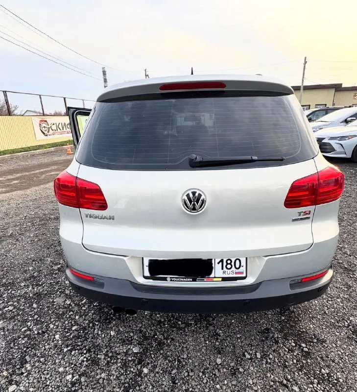 Шикарное авто🔥 цена 1420 000 рублей volkswagen тигуан / volkswagen tiguan 1 рест 2014 в родном окрасе❗️ 1.4т, новая турбина коробка автоматическая климат контроль, датчик температуры за бортом бортовой компьютер, датчик дождя, датчик света, задний парктроник с камерой заднего вида, подогрев сидений (3 режима), подогрев зеркал, мультируль, установлена магнитола, шумоизоляция. ходовая в идеальном состоянии! возможно продажа в кредит! телефон +7 📞 звоните: +7(949)3910129 - фотография - 3