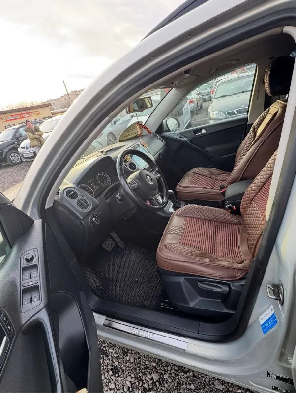 Шикарное авто🔥 цена 1420 000 рублей volkswagen тигуан / volkswagen tiguan 1 рест 2014 в родном окрасе❗️ 1.4т, новая турбина коробка автоматическая климат контроль, датчик температуры за бортом бортовой компьютер, датчик дождя, датчик света, задний парктроник с камерой заднего вида, подогрев сидений (3 режима), подогрев зеркал, мультируль, установлена магнитола, шумоизоляция. ходовая в идеальном состоянии! возможно продажа в кредит! телефон +7 📞 звоните: +7(949)3910129 - фотография - 8