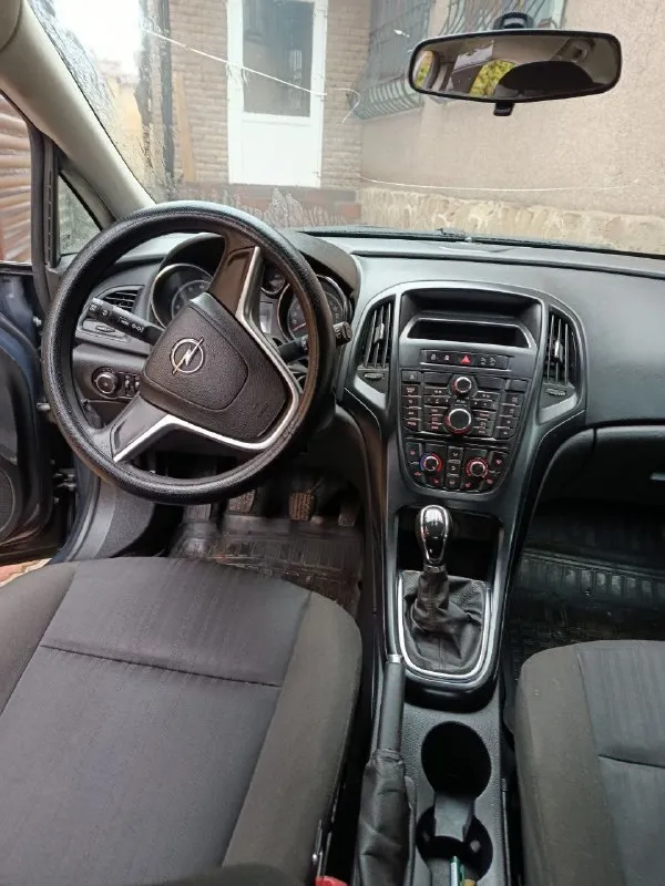 Продам opel astra j год 2013 двигатель 1.6 кпп механика пробег 161 тыс автомобиль в отличном состоянии для своих лет. без ржавчины и гнили, автомобиль весь в родной краске, без дтп, всё стекла родные включая лобовое. двигатель, кпп, ходовая на отлично, вложений не требует, сел и поехал. комплектация:abs, airbag, кондиционер(работает) эл зеркала, стеклоподъёмники, подогрев сидений. юридически чистая могу присутствовать при переоформлении в мрео цена 760 тыс. торг уместен осмотр макеевка тел +79494870938 📞 🇷🇺 звоните: +79494870938 - фотография - 5