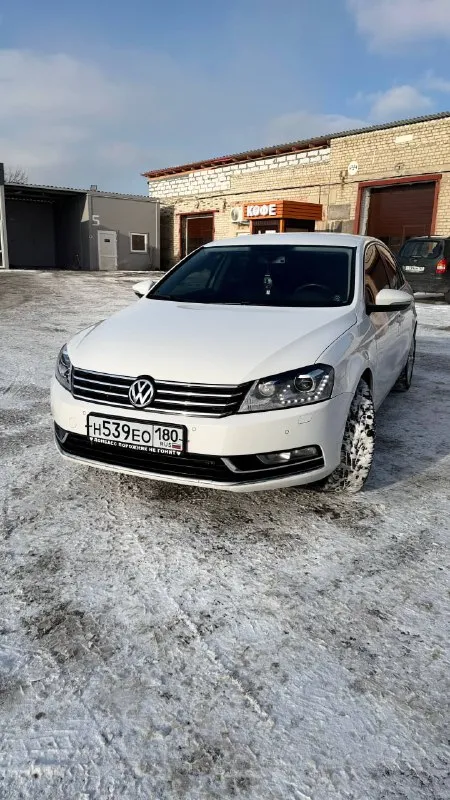 Продам volkswagen passat b7 год выпуска: 2011 пробег 187000 родной! двигатель: 1.8 tsi (215 л. с) состояние: кузова 5/5 ( не в шпаклевке, не кривой, без гнили и рыжиков) состояние ходовой части: без лишних звуков ничего не гремит, не тарахтит, не воет комплектация "style" : мультируль, парктроники передние-здание, электроручник, auto hold, электроскладывание зеркал, двух зонный климат контроль, датчик дождя, датчик света на машине стоят оригинальные диски r17 на новой зимней резине так же есть летние новые диски r18 на новой резине замена масла в двигателе и коробке 700 км назад, масложора нет, коробка не пинает, по электрике работает все любые проверки за ваш счет приветствуются цена: 1 350 000 торг реальному покупателю у капота машина стоит г. комсомольское (старобешевский район) звонить +79495761932 тг на этом же номере 📲 tg: @siilentxx 📞 звоните: +7(949)5761932 - фотография - 1
