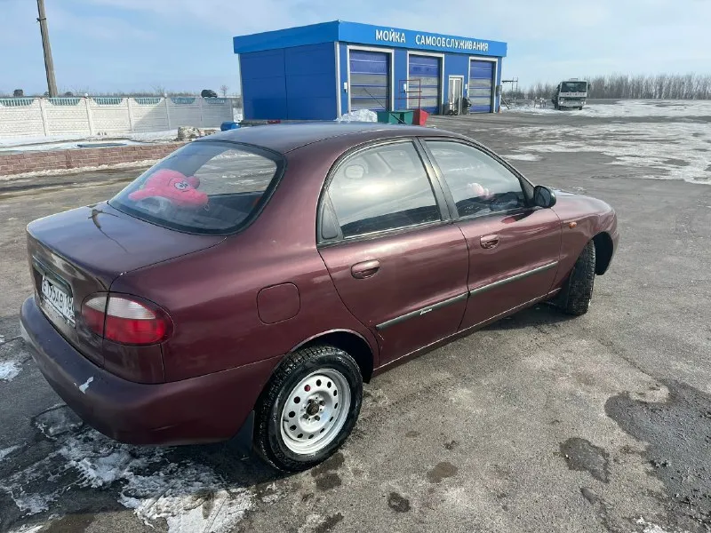 Продам daewoo sens ( daewoo сенс). 2007. двигатель 1.3. работает хорошо, не дымит, масло не ест. пробег 174000 км. коробка пятиступка. стоит новая зимняя резина с новыми дисками r14. ржавчины нет нигде. стаканы в идеале. не критичные моменты по лкп бампера. стоит led оптика. печка жарит. сигнализация, центральный замок. установлена мультимедия, bluetooth. два электро-стеклоподъемника. из нового: помпа, радиатор, патрубки, тормозные колодки и барабаны. продажа по тех паспорту. территориально иловайск. хочу за нее 180000р. присутствует торг. +79493414973, телеграмм. 📞 звоните: +7(949)3414973 - фотография - 5