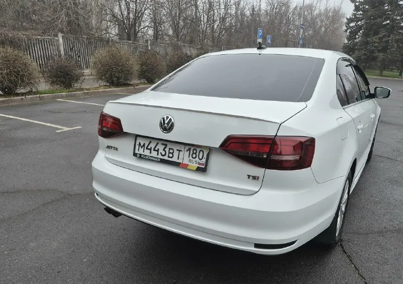 Volkswagen jetta 2016 мотор 1.4т (150л. с) акпп- 6ст aisin пробег 97т. км хорошая комплектация- датчик света, подогревы, люк, раздельный климат контроль, камера. документальных проблем нет. диагностическая карта в наличии, можно ехать в гаи оформлять. состояние- сел и поехал. цена 1 215 000р донецк +7'949-996-52-75 📞 звоните: +7(949)9965275 - фотография - 3