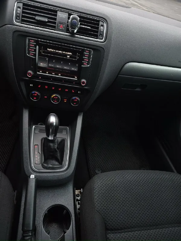Volkswagen jetta 2016 мотор 1.4т (150л. с) акпп- 6ст aisin пробег 97т. км хорошая комплектация- датчик света, подогревы, люк, раздельный климат контроль, камера. документальных проблем нет. диагностическая карта в наличии, можно ехать в гаи оформлять. состояние- сел и поехал. цена 1 215 000р донецк +7'949-996-52-75 📞 звоните: +7(949)9965275 - фотография - 6
