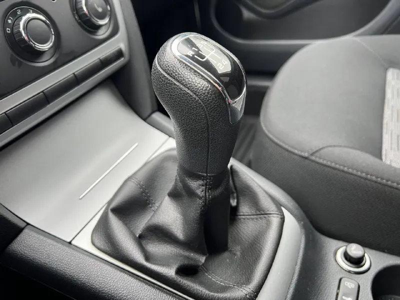 Skoda octavia 2012 года выпуска двигатель 1.6 mpi самый обычный коробка механика пробег 88000 км родного не смотаного без единого окраса любые проверки состояние нового автомобиля два ключа сигнализация с обратной с обратной связью зимняя резина все т. о проходила по регламенту цена 1 мл 200 тысяч +7 (949) 520 59 72 - фотография - 3