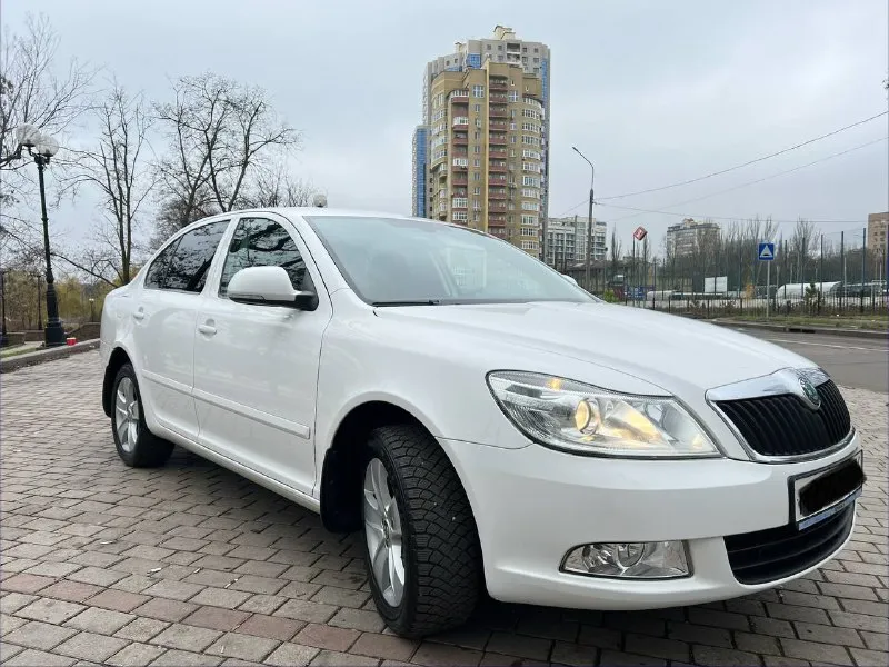Skoda octavia 2012 года выпуска двигатель 1.6 mpi самый обычный коробка механика пробег 88000 км родного не смотаного без единого окраса любые проверки состояние нового автомобиля два ключа сигнализация с обратной с обратной связью зимняя резина все т. о проходила по регламенту цена 1 мл 200 тысяч +7 (949) 520 59 72 - фотография - 7