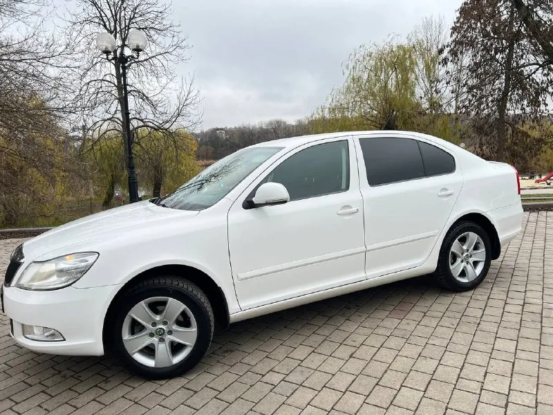 Skoda octavia 2012 года выпуска двигатель 1.6 mpi самый обычный коробка механика пробег 88000 км родного не смотаного без единого окраса любые проверки состояние нового автомобиля два ключа сигнализация с обратной с обратной связью зимняя резина все т. о проходила по регламенту цена 1 мл 200 тысяч +7 (949) 520 59 72 - фотография - 9