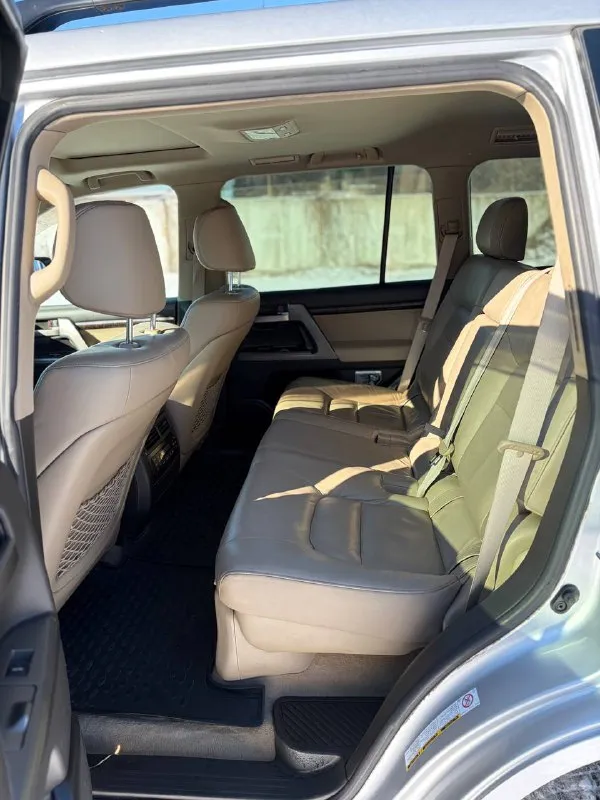 Toyota land cruiser 200 2009 4.7 бензин 177 тысяч оригинального пробега!(любые проверки) без дтп! в родном окрасе! на всех элементах vin-таблички! ничего не кручено! фары, фонари и остекление кроме лобового оригинальное! зеленая автотека! 1 хозяин(3 регистрации) оригинал птс! 2 ключа! никакой коррозии, vin на раме отличный! машина всю жизнь на севере! технически весь обслужен! вложений не требуется! весь сухой, никаких стуков, течей, ошибок и прочего! полный привод и трансмиссия без нареканий! работает каждая кнопка! салон так же на свой возраст и пробег в шикарном состоянии, никаких дефектов, ничего не перешивалось! 8 мест! два комплекта колес на дисках, резина жирная! комплектация без ключевой, r-камера, люк, парктронники электропривод всего, память сидений, круиз, 4-х зонный климат, подогрев всех сидений и много другое! горловка-енакиево 2.800.000 торг хороший🔥🔥🔥 +79493425114 📲 tg: 🙏🏻 📞 +7(949)3425114 📲 tg: @da83robot 📞 звоните: +7(949)3425114 - фотография - 10