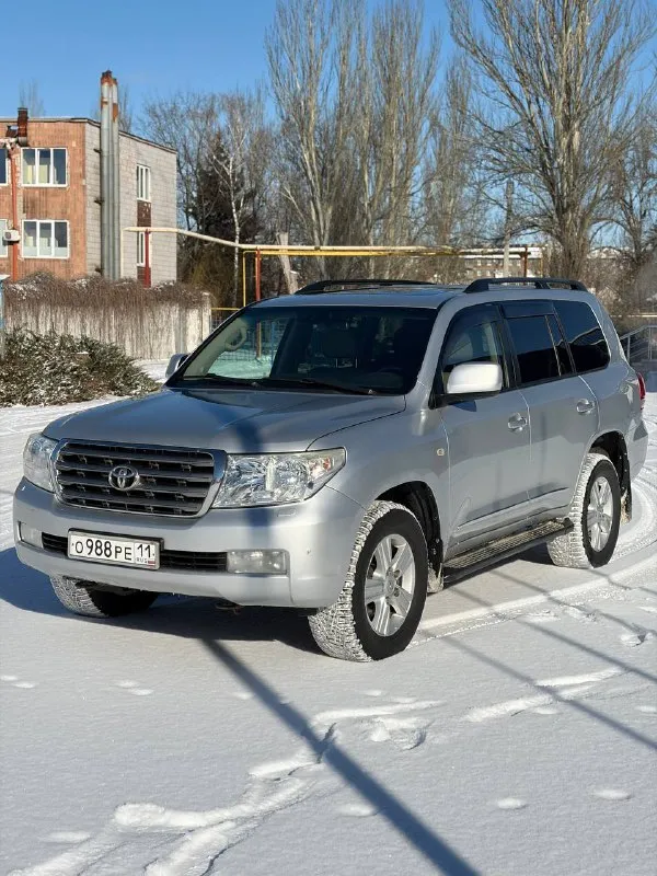 Toyota land cruiser 200 2009 4.7 бензин 177 тысяч оригинального пробега!(любые проверки) без дтп! в родном окрасе! на всех элементах vin-таблички! ничего не кручено! фары, фонари и остекление кроме лобового оригинальное! зеленая автотека! 1 хозяин(3 регистрации) оригинал птс! 2 ключа! никакой коррозии, vin на раме отличный! машина всю жизнь на севере! технически весь обслужен! вложений не требуется! весь сухой, никаких стуков, течей, ошибок и прочего! полный привод и трансмиссия без нареканий! работает каждая кнопка! салон так же на свой возраст и пробег в шикарном состоянии, никаких дефектов, ничего не перешивалось! 8 мест! два комплекта колес на дисках, резина жирная! комплектация без ключевой, r-камера, люк, парктронники электропривод всего, память сидений, круиз, 4-х зонный климат, подогрев всех сидений и много другое! горловка-енакиево 2.800.000 торг хороший🔥🔥🔥 +79493425114 📲 tg: 🙏🏻 📞 +7(949)3425114 📲 tg: @da83robot 📞 звоните: +7(949)3425114 - фотография - 3