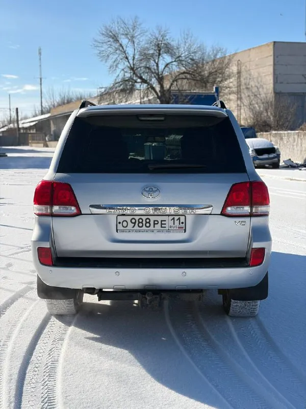 Toyota land cruiser 200 2009 4.7 бензин 177 тысяч оригинального пробега!(любые проверки) без дтп! в родном окрасе! на всех элементах vin-таблички! ничего не кручено! фары, фонари и остекление кроме лобового оригинальное! зеленая автотека! 1 хозяин(3 регистрации) оригинал птс! 2 ключа! никакой коррозии, vin на раме отличный! машина всю жизнь на севере! технически весь обслужен! вложений не требуется! весь сухой, никаких стуков, течей, ошибок и прочего! полный привод и трансмиссия без нареканий! работает каждая кнопка! салон так же на свой возраст и пробег в шикарном состоянии, никаких дефектов, ничего не перешивалось! 8 мест! два комплекта колес на дисках, резина жирная! комплектация без ключевой, r-камера, люк, парктронники электропривод всего, память сидений, круиз, 4-х зонный климат, подогрев всех сидений и много другое! горловка-енакиево 2.800.000 торг хороший🔥🔥🔥 +79493425114 📲 tg: 🙏🏻 📞 +7(949)3425114 📲 tg: @da83robot 📞 звоните: +7(949)3425114 - фотография - 4