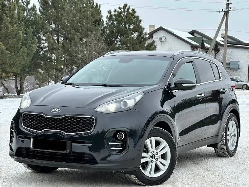 Kia sportage 4wd 2.0 бензин! (в родном окрасе)
Машина куплена в официальном дилере кіа.
❗️Внимание❗️ пробег родной 82.000 тыс км,
Готов на любые проверки с вашей стороны,
Эксплуатация автомобиля 2017год!

Комплектация пред максимальная
Двухзонный климат контроль,
Круиз контроль,
Подогрев руля,
Подключаемый полный привод,
Управление на руле,
Также установленная сигнализация starline с автозапуском что хорошо особенно зимой)

Два ключа сервисные книги, все чеки обслуживание есть! Своими словами действительно достойный автомобиль, с родным пробегом 82.000 и в родном окрасе, на данный момент вложений не требует,
Тот кто купит останется доволен!

С документами полностью порядок продажа от собственника,
Цена 2195.000₽
Продажа возжможен обмен,
Также возможно и в кредит
Звоните +7949-551-68-75 - фотография - 1