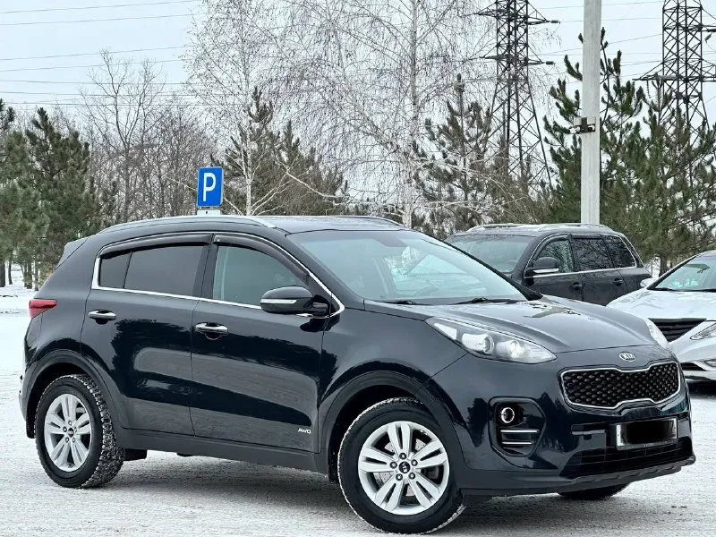 Kia sportage 4wd 2.0 бензин! (в родном окрасе)
Машина куплена в официальном дилере кіа.
❗️Внимание❗️ пробег родной 82.000 тыс км,
Готов на любые проверки с вашей стороны,
Эксплуатация автомобиля 2017год!

Комплектация пред максимальная
Двухзонный климат контроль,
Круиз контроль,
Подогрев руля,
Подключаемый полный привод,
Управление на руле,
Также установленная сигнализация starline с автозапуском что хорошо особенно зимой)

Два ключа сервисные книги, все чеки обслуживание есть! Своими словами действительно достойный автомобиль, с родным пробегом 82.000 и в родном окрасе, на данный момент вложений не требует,
Тот кто купит останется доволен!

С документами полностью порядок продажа от собственника,
Цена 2195.000₽
Продажа возжможен обмен,
Также возможно и в кредит
Звоните +7949-551-68-75 - фотография - 3