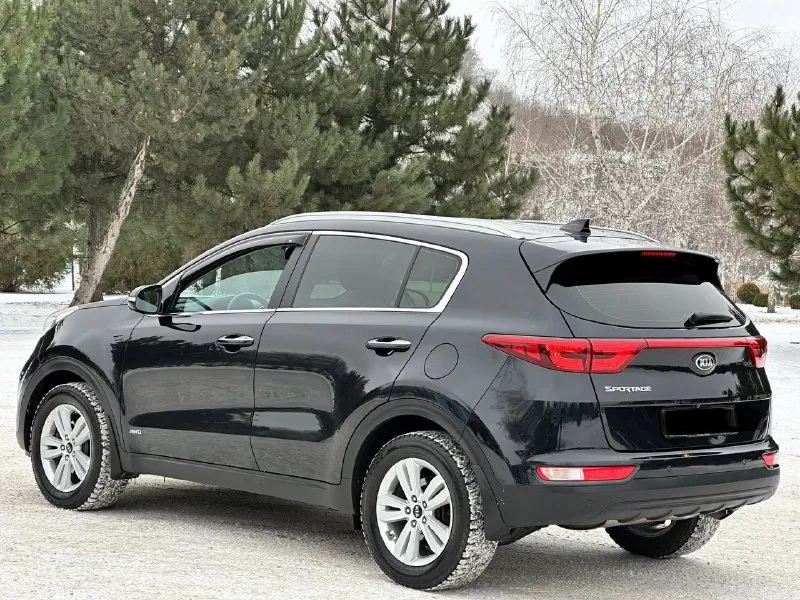 Kia sportage 4wd 2.0 бензин! (в родном окрасе)
Машина куплена в официальном дилере кіа.
❗️Внимание❗️ пробег родной 82.000 тыс км,
Готов на любые проверки с вашей стороны,
Эксплуатация автомобиля 2017год!

Комплектация пред максимальная
Двухзонный климат контроль,
Круиз контроль,
Подогрев руля,
Подключаемый полный привод,
Управление на руле,
Также установленная сигнализация starline с автозапуском что хорошо особенно зимой)

Два ключа сервисные книги, все чеки обслуживание есть! Своими словами действительно достойный автомобиль, с родным пробегом 82.000 и в родном окрасе, на данный момент вложений не требует,
Тот кто купит останется доволен!

С документами полностью порядок продажа от собственника,
Цена 2195.000₽
Продажа возжможен обмен,
Также возможно и в кредит
Звоните +7949-551-68-75 - фотография - 5