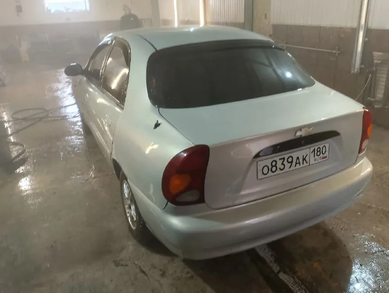 Продам chevrolet ланос 2008г 1,5 бензин есть гур, стеклоподъёмники, центральный замок, ева коврики, 2 дин магнитола. полностью новая ходовая, новые тормозные барабаны, новые в круг тормозные колодки, тросики ручника, замена масло, тосол, жидкость в гидравлику, помпа, ремни, ролики, вообщем всё что можно было всё поменяно. диски титановые, по кузову нет не единого рыжика, машина полностью прошумована, днище состояние нового авто, из минусов поменял бампер не совпадает цвет. находится в г. снежном цена 350 тыс руб разумный торг у капота звонить по номеру : +79493277922 (наталья) звонить с 14:00 до 22:00 📲 tg: @tatatakz 📞 звоните: +7(949)3277922 - фотография - 5