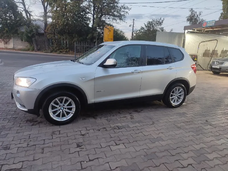 Bmw х3 2013 год. 2.0 турбо бензин, полный привод, автомат. кожаный салон в хорошем состоянии, парктроник перед, зад. кондер дует шикарно, печка в морозы греет безупречно, подогрев сиденийпробег 151 тыс км. я собственник. цена 1.650. торг, обмен. тел, +79495195059. 📞 звоните: +7(949)5195059 - фотография - 3