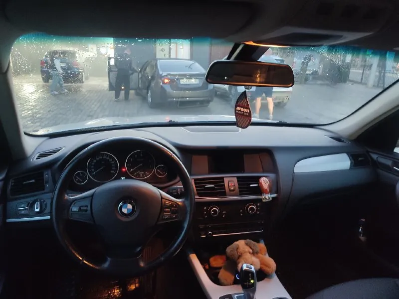 Bmw х3 2013 год. 2.0 турбо бензин, полный привод, автомат. кожаный салон в хорошем состоянии, парктроник перед, зад. кондер дует шикарно, печка в морозы греет безупречно, подогрев сиденийпробег 151 тыс км. я собственник. цена 1.650. торг, обмен. тел, +79495195059. 📞 звоните: +7(949)5195059 - фотография - 6