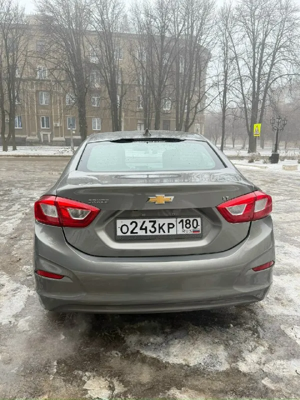 Продам chevrolet cruze 2017 года объем двигателя 1,4 турбо, едет бодро. пробег реальный, 135.000. коробка автомат, работает без нареканий. все есть для комфортного вождения: усилитель руля, камера заднего вида, круиз контроль, система старт-стоп, кондиционер, carplay. машина в отличном состоянии, ухоженная, не требует вложений, сел и поехал. салон чистенький, не курили. обслуживали во время, масло меняли каждые 5 тысяч. осмотр макеевка. +79494073814 цена 1.100.000 рублей. торг реальному покупателю. только продажа, обмен не интересует. 📞 звоните: +7(949)4073814 - фотография - 4