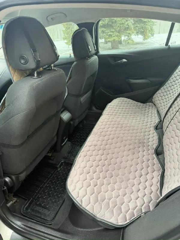 Продам chevrolet cruze 2017 года объем двигателя 1,4 турбо, едет бодро. пробег реальный, 135.000. коробка автомат, работает без нареканий. все есть для комфортного вождения: усилитель руля, камера заднего вида, круиз контроль, система старт-стоп, кондиционер, carplay. машина в отличном состоянии, ухоженная, не требует вложений, сел и поехал. салон чистенький, не курили. обслуживали во время, масло меняли каждые 5 тысяч. осмотр макеевка. +79494073814 цена 1.100.000 рублей. торг реальному покупателю. только продажа, обмен не интересует. 📞 звоните: +7(949)4073814 - фотография - 7