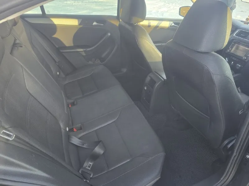 Volkswagen jetta 1.8 at, 2014, донецк, кировский район цена 1,300.000 (торг у капота) поколение: vi до рестайлинг (2014-2019) тип двигателя: бензин привод: передний мощность, л. с.: 170 модификация: 1.8 tsi at (170 л. с.) комплектация: кожаный салон, перед подогревы сидений, кондиционер, регулировка зеркал, подогрев зеркал. люк, круиз контроль, мультимедиа:мультируль не плохая музыка летняя резина тип автомобиля:с пробегом телефон для связи: +79498691685 📲 tg: @anakrutova 📞 звоните: +7(949)8691685 - фотография - 5