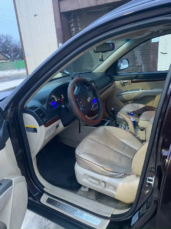 Продам hyundai санта фе 2 2008года дорест (7 мест) мотор2.7 механика, полный привод стоит газ евро 4 вписан в техпаспорт вместе с фаркопом срочная продажа от собственника звоните по всем существующим вопросам+79494574041 📞 звоните: +7(949)4574041 - фотография - 6