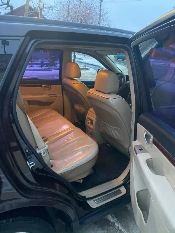 Продам hyundai санта фе 2 2008года дорест (7 мест) мотор2.7 механика, полный привод стоит газ евро 4 вписан в техпаспорт вместе с фаркопом срочная продажа от собственника звоните по всем существующим вопросам+79494574041 📞 звоните: +7(949)4574041 - фотография - 8