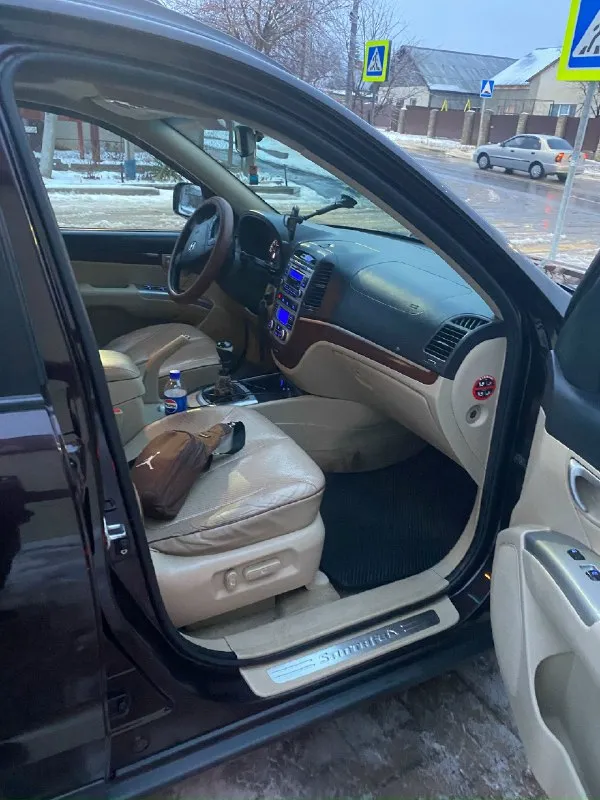 Продам hyundai санта фе 2 2008года дорест (7 мест) мотор2.7 механика, полный привод стоит газ евро 4 вписан в техпаспорт вместе с фаркопом срочная продажа от собственника звоните по всем существующим вопросам+79494574041 📞 звоните: +7(949)4574041 - фотография - 9