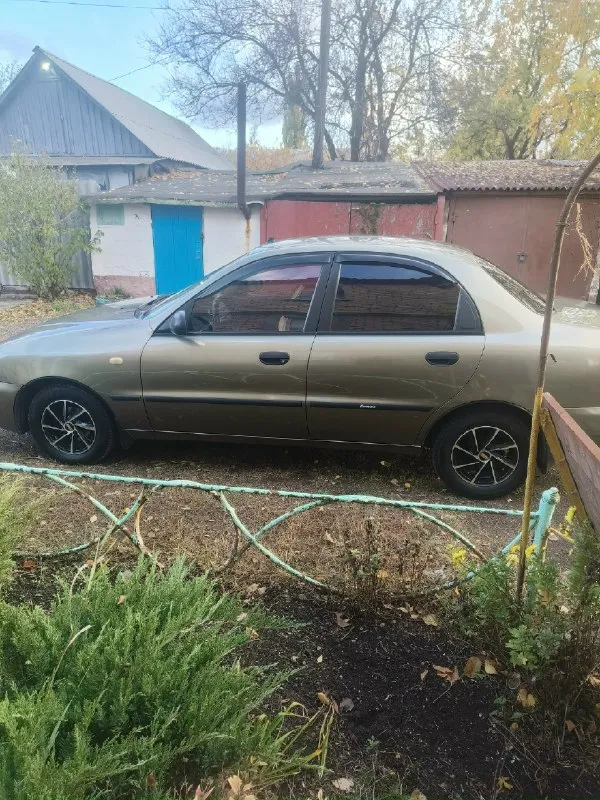 Продам ланос поляк. 2006. год 1.5 за машину не стыдно!? достойная. газ евро. зарегистрирован. сигнализация с обратной связью. обработана 2 года назад. владею 2 года. я второй хозяин. пробег 195000 хорошая музыка. по, машине ничего делать не нужно вообще. 370 тысяч. +79494288584 📞 звоните: +7(949)4288584 - фотография - 7