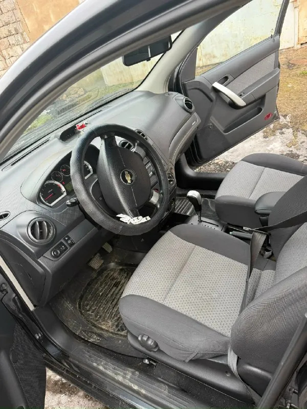 Продам авео т255, акпп контракт (пробег 70 тысяч) работает идеально, переключение не ощутимое. машина 2008 года, кузов без рыжиков и гнили. в родном окрасе. есть небольшие сколы. дно не гнилое. салон чистый, ухоженный. по технической части в машине поменяно все, что можно было поменять. рулевая рейка новая. ремни ролики поменяны. . тормозные диски, супорта, колодки. система охлаждения (радиатор, термостат, теплообменник, расширительный бак, все патрубки, шлангочки новые). датчики абс, лямбда зонд новые. масла, фильтра все обслужено. по ходовой все перебрано, когда снимали подрамник, поменяли все что было необходимо и даже больше. кондиционер работает. машину делали для себя, денег вложено не мало. заводится с пол тычка, очень резвая и бодрая. два комплекта новой резины, прошла один сезон. причина продажи: покупка нового авто. цена 700000 осмотр : донецк. +79497405268 📞 звоните: +7(949)7405268 - фотография - 5