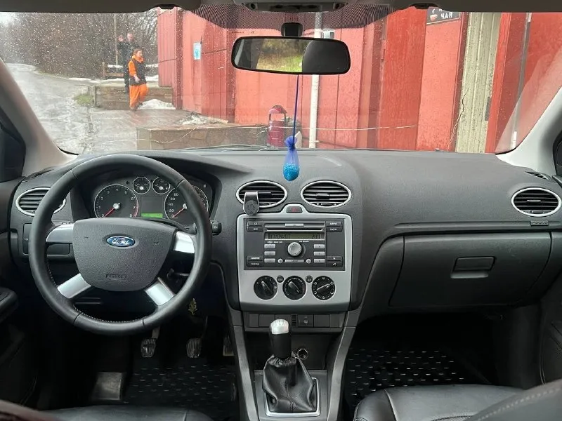 Продам фокус 2, 2007 год, мотор 1.6 в отличном состоянии, кпп без нареканий, ходовая вся новая! тормоза отличные. в техническом плане авто обслужено и без вложений! кондиционер работает, печка греет! новая зимняя резина с документами полный порядок, от хозяина, 181 учёт! цена 390 ₽ торг у капота алчевск +79590153681 📞 звоните: +7(959)0153681 - фотография - 4