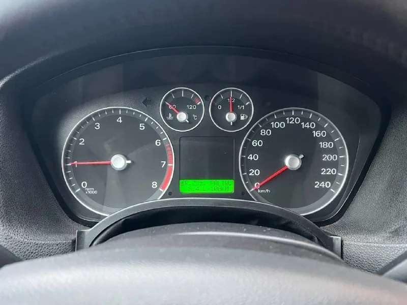 Продам фокус 2, 2007 год, мотор 1.6 в отличном состоянии, кпп без нареканий, ходовая вся новая! тормоза отличные. в техническом плане авто обслужено и без вложений! кондиционер работает, печка греет! новая зимняя резина с документами полный порядок, от хозяина, 181 учёт! цена 390 ₽ торг у капота алчевск +79590153681 📞 звоните: +7(959)0153681 - фотография - 5