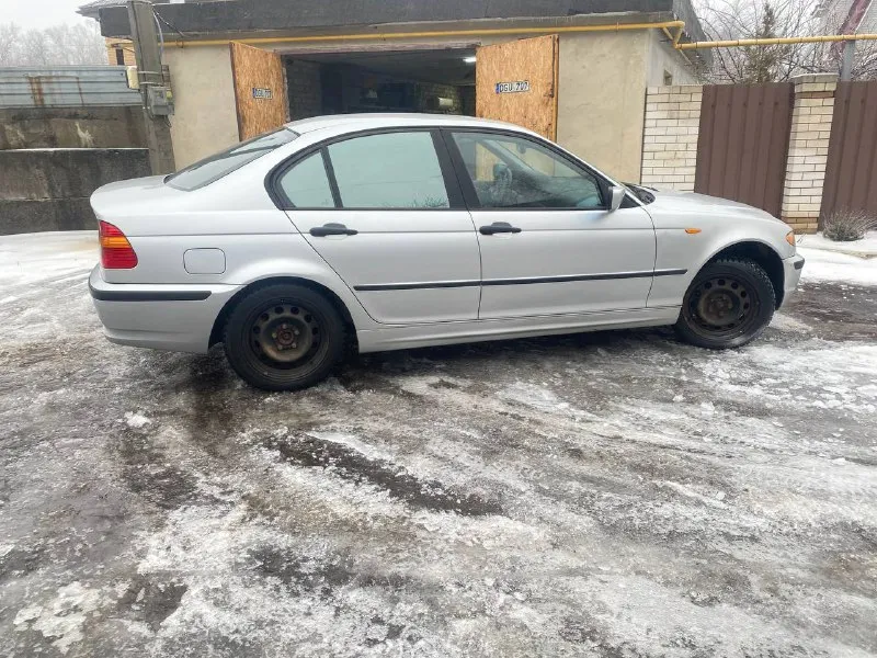 Продаю bmw e46 318i (2.0) 2004 года пробег 195.000 авто в идеальном состоянии, сейчас на штампах зима шипы, лето почти новое на родных литых дисках, автотека зеленая, по работе без нареканий, 2 владельца осмотр донецк макеевка +79494390943 670.000 рублей небольшой торг у капота 📲 tg: dimka z 📞 звоните: +7(949)4390943 - фотография - 4