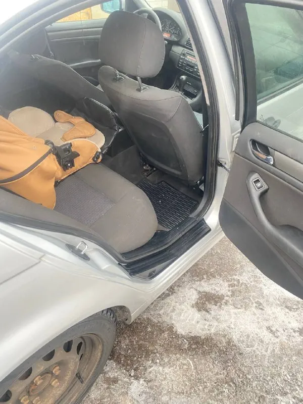 Продаю bmw e46 318i (2.0) 2004 года пробег 195.000 авто в идеальном состоянии, сейчас на штампах зима шипы, лето почти новое на родных литых дисках, автотека зеленая, по работе без нареканий, 2 владельца осмотр донецк макеевка +79494390943 670.000 рублей небольшой торг у капота 📲 tg: dimka z 📞 звоните: +7(949)4390943 - фотография - 7