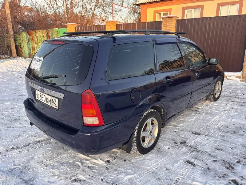 Продам ford фокус год выпуска 2004 1.6 роботает хорошо кпп механика 5-ти работает отлично не выбивае... - фотография