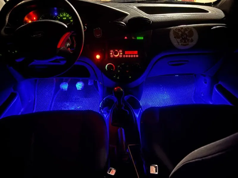 Продам ford фокус год выпуска 2004 1.6 роботает хорошо кпп механика 5-ти работает отлично не выбивает не хрустит ! состояние кузова на фото !!! салон в хорошем состоянии, электрика вся исправна, хорошая музыка с блетузом, резина зима + лето, комплектация – кондиционер, гидроусилитель руля, эл. зеркала, 2 стеклоподъемника! по документам чистый оформление на вас г харцызск цена 250 тисячь торг всё детально по телефону!!! +79490146200 телеком +79494559347 📲 tg: m. m.m. 📞 звоните: +7(949)0146200 - фотография - 8