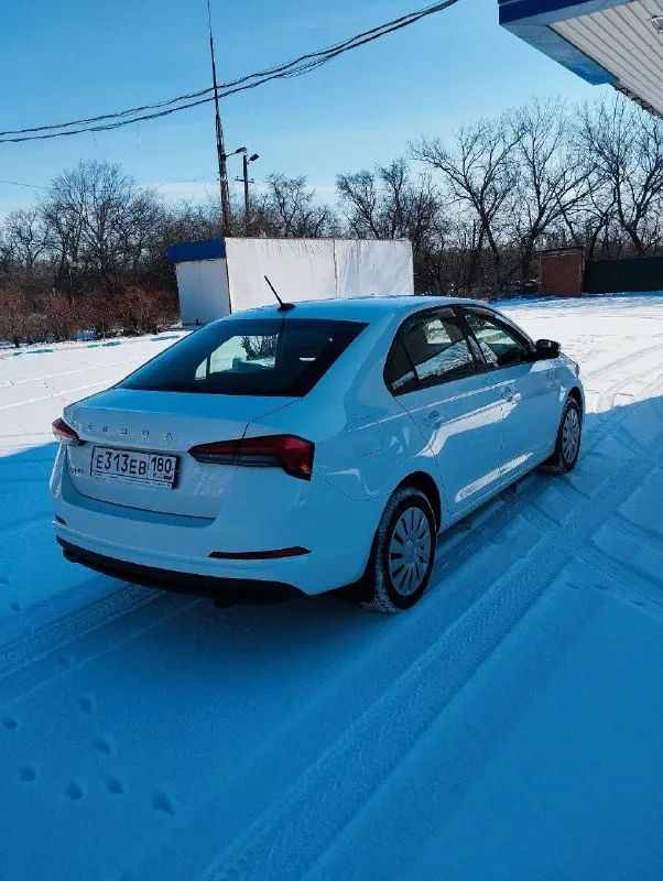 Продам skoda rapid 2020г, лифтбек, пробег 123т машина в идеальном состоянии. без дтп в заводском окрасе, все стекла заводские. двигатель 1.6 (110/л. с) коробка автомат aisin 6-ти ступенчатый круиз контроль, подогрев сидений, лобового стекла, кондиционер,4-стеклоподьемн, датчик давления в шинах, зеркала с подогревом. led ходовые огни, бортовой компьютер.2-ключа. цена: 1л510т. тел:+79493674935 - фотография - 4