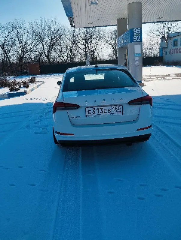 Продам skoda rapid 2020г, лифтбек, пробег 123т машина в идеальном состоянии. без дтп в заводском окрасе, все стекла заводские. двигатель 1.6 (110/л. с) коробка автомат aisin 6-ти ступенчатый круиз контроль, подогрев сидений, лобового стекла, кондиционер,4-стеклоподьемн, датчик давления в шинах, зеркала с подогревом. led ходовые огни, бортовой компьютер.2-ключа. цена: 1л510т. тел:+79493674935 - фотография - 5